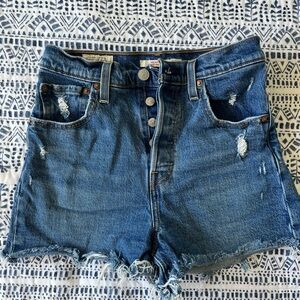 Levi’s Women’s Ribcage Shorts